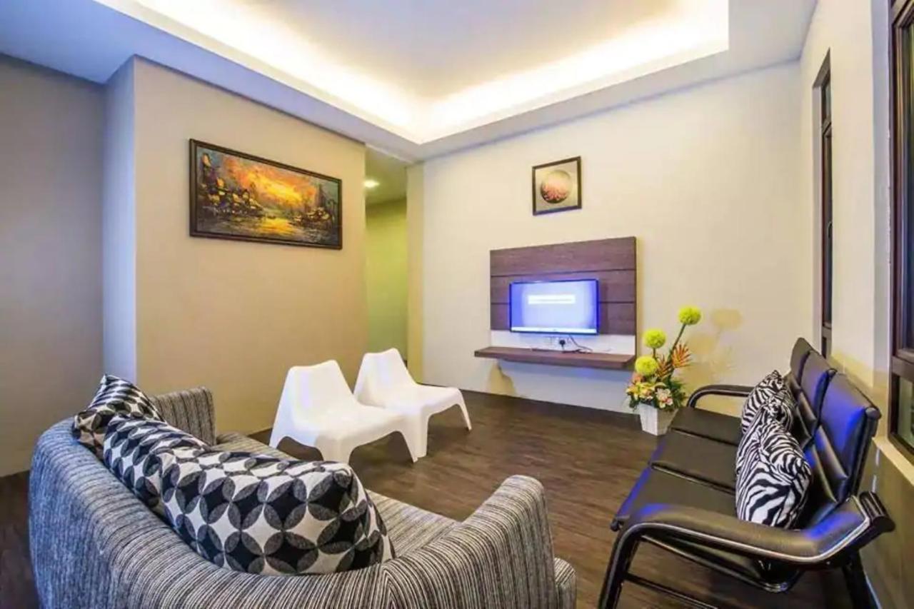 Capital O 90088 Mbp Leisure Resort Batu Pahat Exterior photo